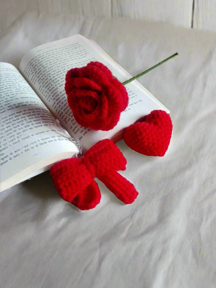 Cute Crochet Keychain – Red Rose, Heart, and Bow Design for a Sweet Touch