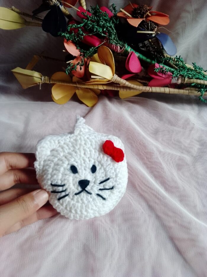 crochet mini pouch cat design